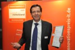 Sieger der Kategorien BPM und Landessieger Saarland: Dr. Rudi Herterich (li., Geschäftsführer der DHC GmbH) und Joerg Hess (re., Entwicklungsleiter und Mitgesellschafter DHC GmbH); Hier mit Urkunde und Siegerpokal bei der Preisverleihung in Hannover.