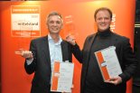 Holger Leu (li.), Marketingleiter der CONSIDEO GmbH, und Kai Neumann (re.), Entwicklungsleiter der CONSIDEO GmbH, gewannen mit ihrer IT-Lösung, dem „CONSIDEO Modeler“, in den Kategorien Wissensmanagement und Schleswig-Holstein.