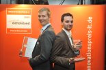 Michael Kubens (li.) und Eugen Sobolewski (re.), Geschäftsführer Designenlassen.de UG, gewannen mit Ihrer Plattform „designenlassen.de“ den Kategoriesieg in der Kategorie Web 2.0.