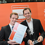 Sieger in der Kategorie "Web 2.0", die "Employour UG" mit dem Produkt "meinpraktikum.de". Im Bild: Daniel Pütz (li., Geschäftsführer der Employour UG) und Stefan Peukert (re., Geschäftsführer der Employour UG).