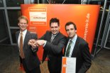 Das Team der major soft GmbH,  Dirk Ossmann, Maximilian Kimmel und Dominik Hartmann (v.l.), gewann mit seiner Plattform „GateOnDemand.com“ in der Kategorie DMS.