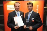 Die IT-Lösung „DHC Vision“ der DHC GmbH wurde in der Kategorie BPM (Business Prozess Management) ausgezeichnet. Hier Jörg Hess, Entwicklungsleiter und Mitgesellschafter der DHC GmbH, mit Urkunde und Siegerpokal bei der Preisverleihung in Hannover.