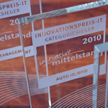Gläsernere Siegerpokale zum Innovationspreis-IT 2010.